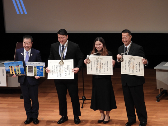 ���ꌧ�X�|�[�c�����E���ꌧ�X�|�[�c��܁E���ꌧ�X�|�[�c�ܕ\�����̗l�q